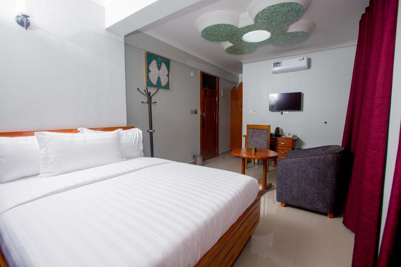 Hadjens Hotel Mwanza Buitenkant foto